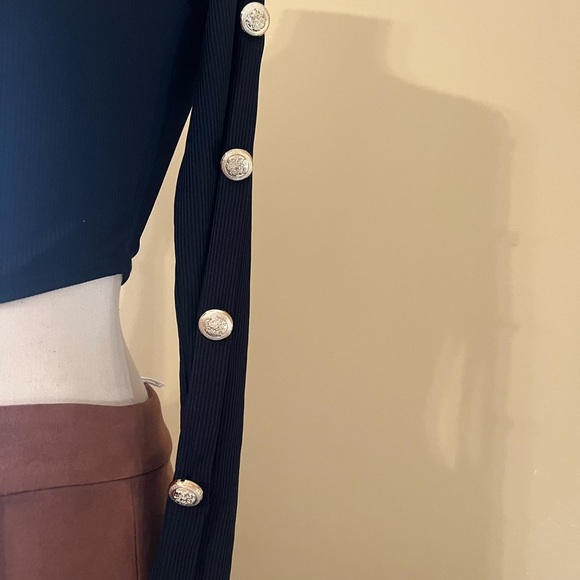 PrettyLittleThing Black Fitted Crop Bodysuit - Picture 4 of 12